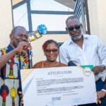 C&rsquo;est fait, Fortuné a officiellement reçu les clés de sa Villa de Bassam, des mains d&rsquo;Apoutchou National