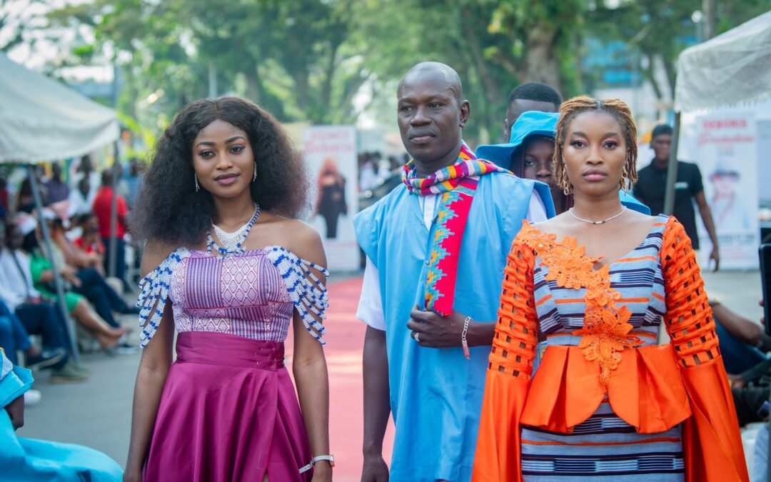      Défilé de Mode en pleine Rue: Les Mannequins ont pris le Plateau