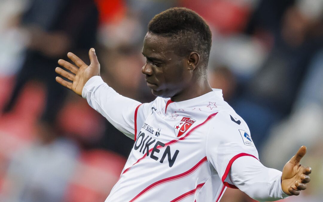 Suisse: Le maillot de Mario Balotelli brûlé. Ce qui est reproché au joueur