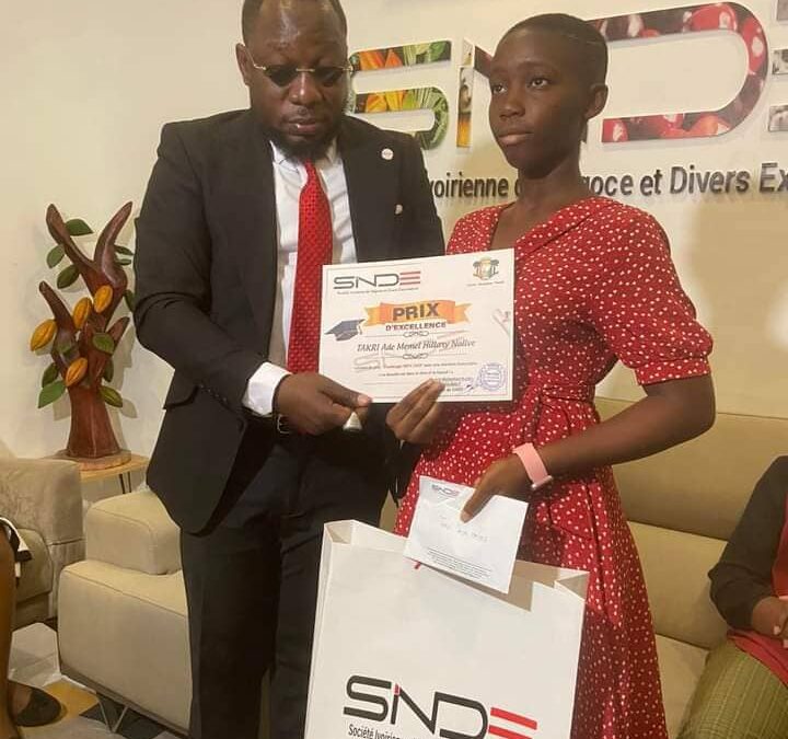 Excellence: L&rsquo;homme d&rsquo;affaire Kader Sarkozy a primé plusieurs élèves qui ont excellé au BEPC