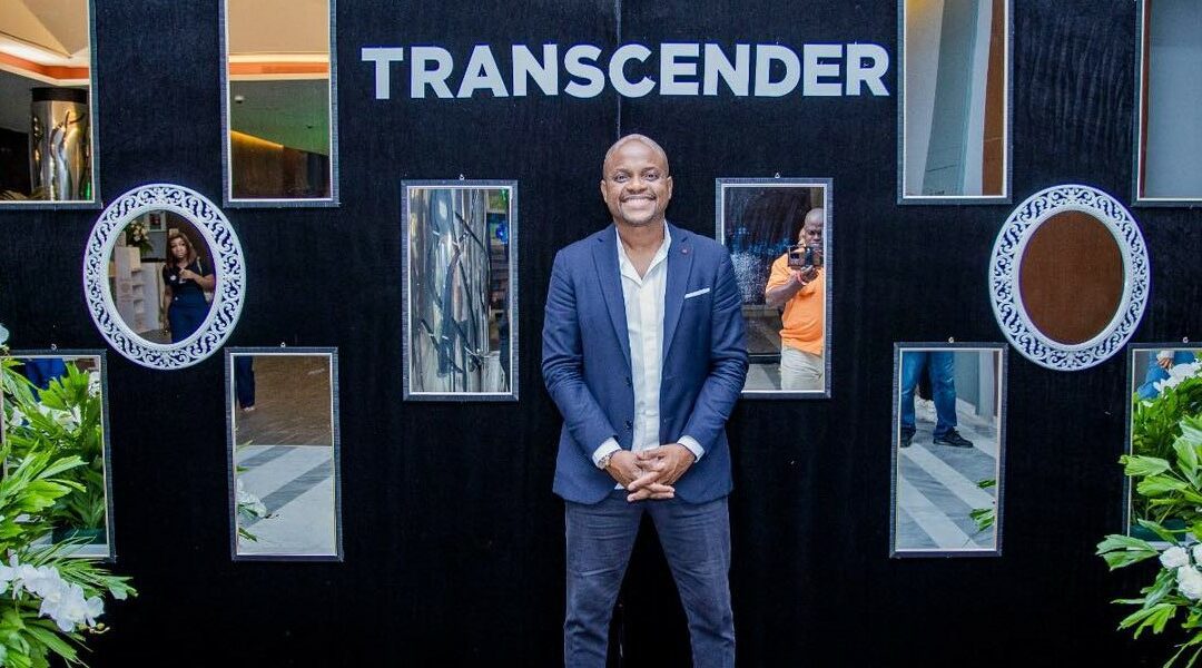 Transcender la théorie du miroir“: Le livre-motivation au développement personnel de Fabrice Sawegnon,présenté