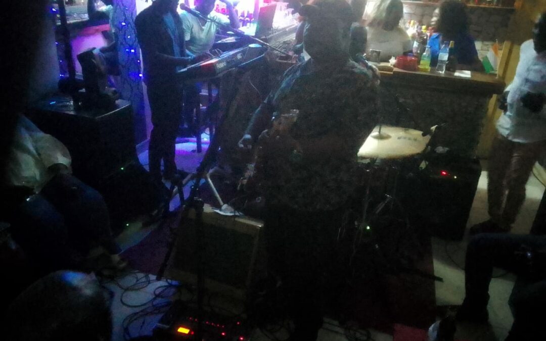 Pour leur dernier show de l&rsquo;année 2023, Jack Dely et les Woody ont enflammé Le Diamant Bar