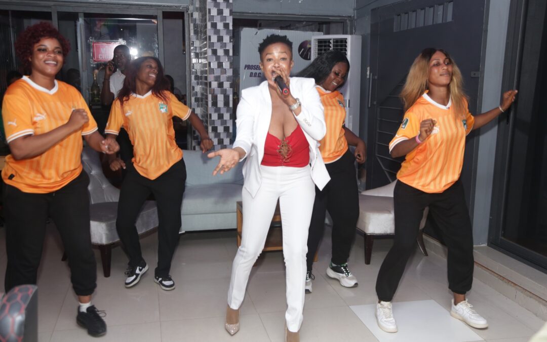 Single CAN: Mira Brakaday offre « Eléphant Fort »