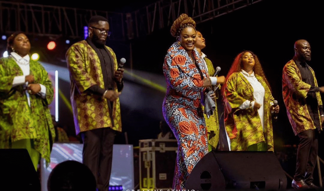 Concert: La chanteuse Gospel, Déborah Lukalu a communié dans la ferveur avec le peuple de Dieu à l&rsquo;Esplanade du Palais de la cuture