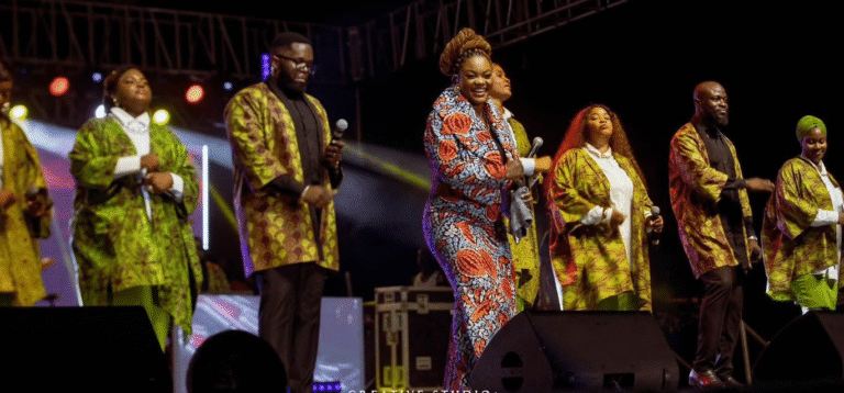 Concert: La chanteuse Gospel, Déborah Lukalu a communié dans la ferveur avec le peuple de Dieu à l&rsquo;Esplanade du Palais de la cuture